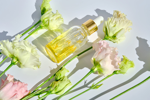 Serum with yellow petals and delicate flowers.