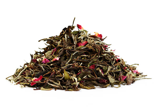 istock Large pile of tea leaves bunched together 149059110
