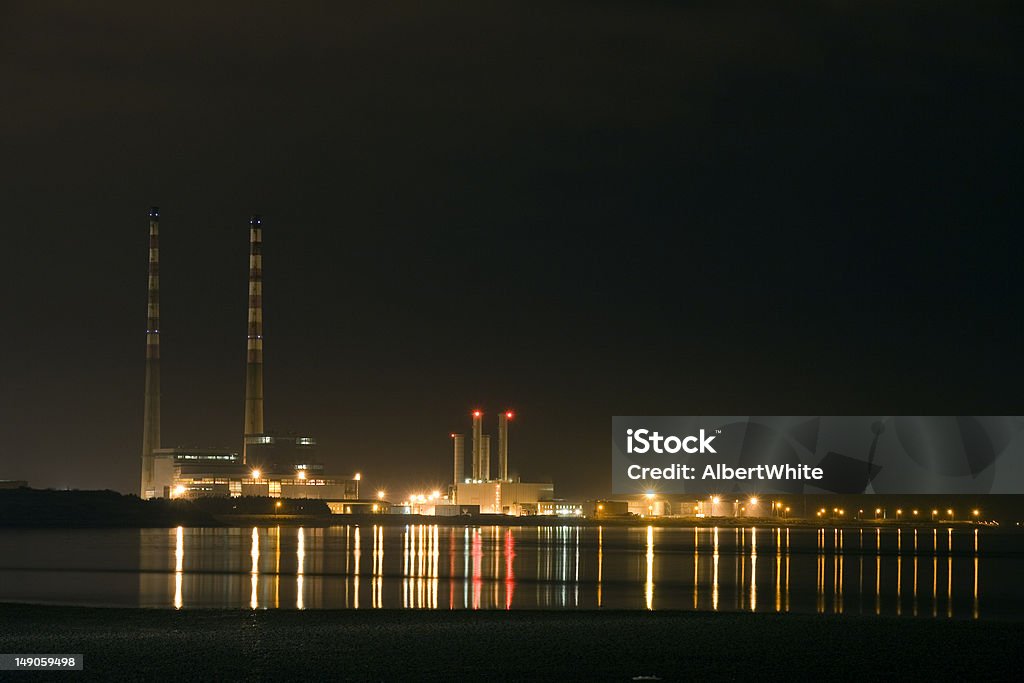 Poolbeg 관측소 야간에만 생성 - 로열티 프리 가스 발전소 스톡 사진