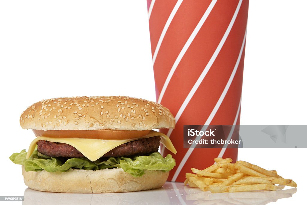 Cheeseburger, à soda de bebidas e batatas fritas - Royalty-free Alface Foto de stock