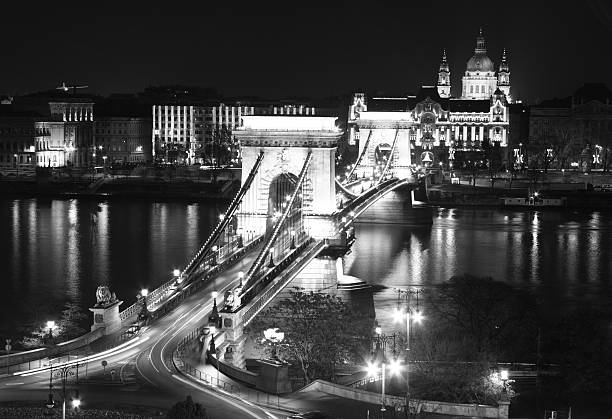 chain pont - budapest chain bridge night hungary photos et images de collection
