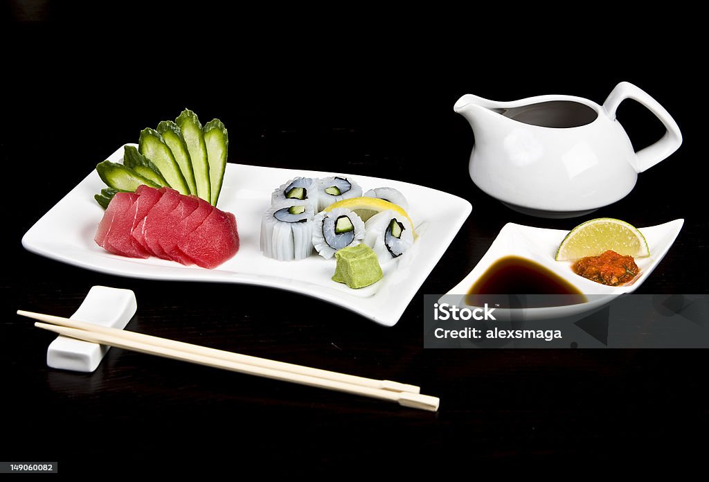 Rotolo di Sushi - Foto stock royalty-free di Aceto