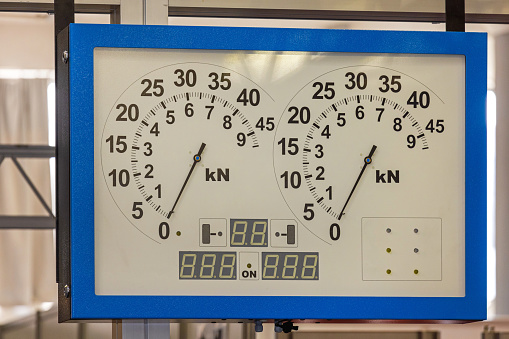 Pair of Roller Brake Mot Tester Analog Scale Gauges in Kilonewton