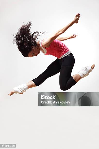 A Bailarino - Fotografias de stock e mais imagens de Acrobata - Acrobata, Adulto, Aeróbica