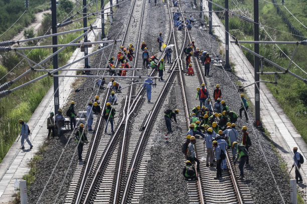 indonésia se prepara para teste ferroviário de alta velocidade jacarta-bandung em bandung - algi - fotografias e filmes do acervo