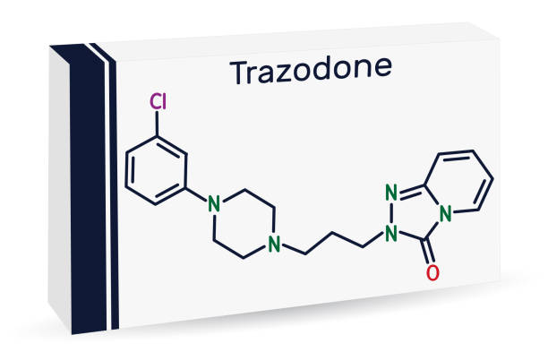 illustrazioni stock, clip art, cartoni animati e icone di tendenza di molecola di trazodone. è antidepressivo, usato per trattare il disturbo depressivo maggiore. formula chimica scheletrica. imballaggi di carta per farmaci. - h major