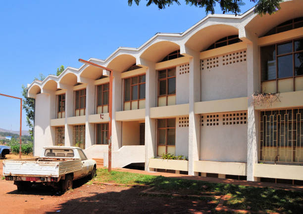 ministero dell'interno - uffici del dipartimento della popolazione, gitega, burundi - ministry of the interior foto e immagini stock