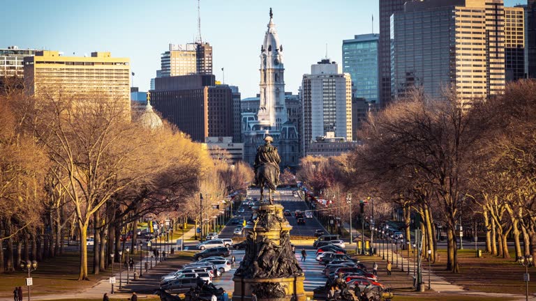 Time lapse of Washington Monument Fountain and Benjamin Franklin Parkway and Philadelphia City Hall landmark historic with traffic car and crowd pedestrian in Pennsylvania, Philadelphia, United States