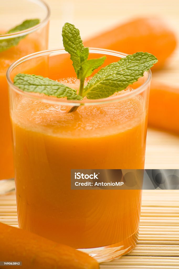 Suco de Cenoura e Hortelã fresca - Royalty-free Alimentação Saudável Foto de stock