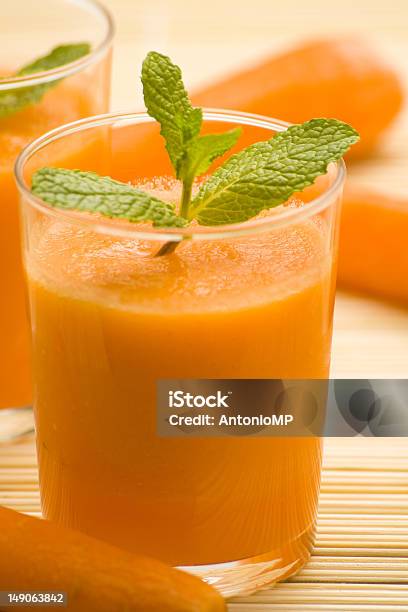 Suco De Cenoura E Hortelã Fresca - Fotografias de stock e mais imagens de Alimentação Saudável - Alimentação Saudável, Bebida, Cenoura