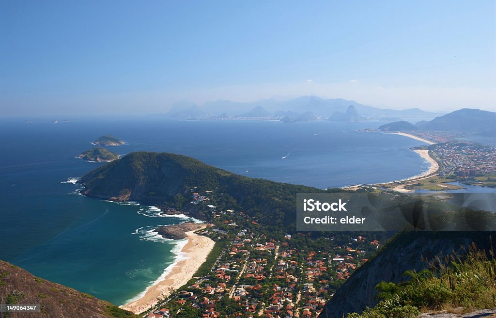 Niteroi et Rio de Janeiro depuis le sommet de la montagne - Photo de Niteroi libre de droits
