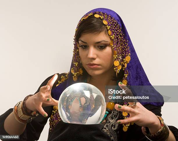 Foto de Fortunecaixa Com Bola De Cristal e mais fotos de stock de Ameaças - Ameaças, Bola de cristal, Cartomancia