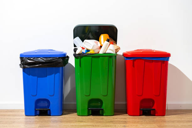 istock Trash cans full of waste in the building 1490652433