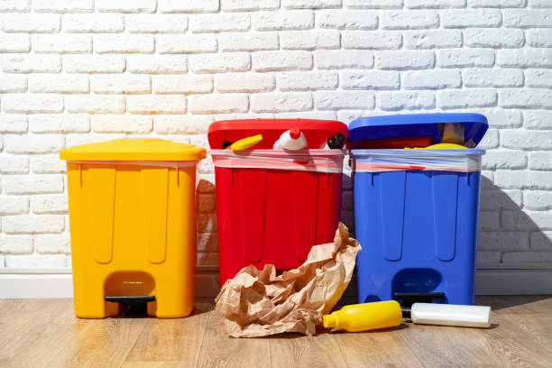 istock Trash cans full of waste in the building 1490652475