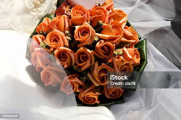 Naranja De Rosas Foto de stock y más banco de imágenes de Blanco - Color - Blanco - Color, Boda, Buqué