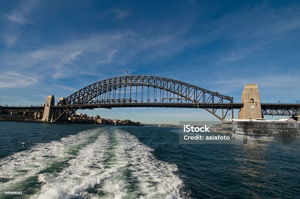 Sydney Harbour Bridge, Australien mit dem lange, weite Sie vom Ferry - Lizenzfrei Architektur Stock-Foto