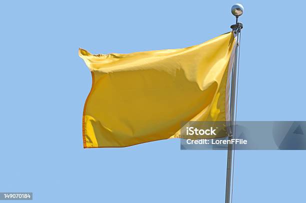 Gelbe Flagge Stockfoto und mehr Bilder von Blau - Blau, Flagge, Fliegen