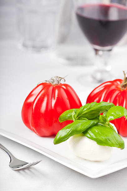 caprese - caprese salad antipasto wine mozzarella stock-fotos und bilder