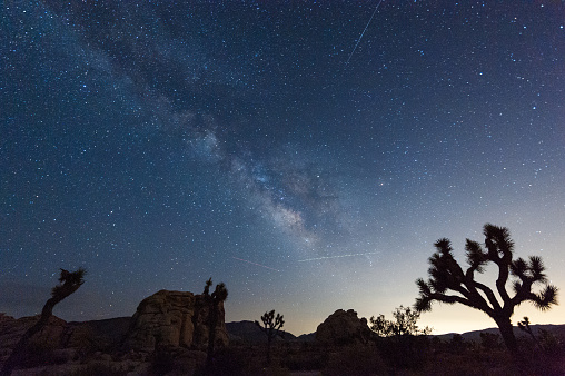 Impression of the night sky on a quiet summer evening in Joshua Tree national park, showing the milky way and many stars.