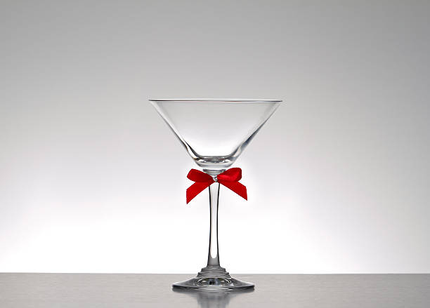 Vaso de Martini con cinta roja - foto de stock
