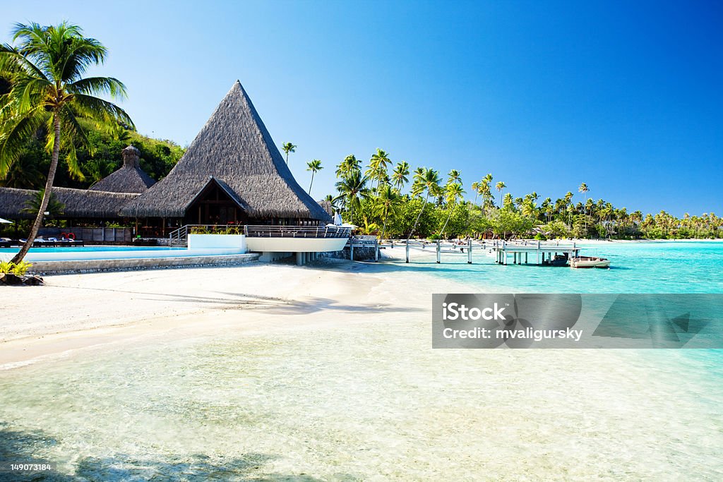 Pontão e barcos na praia tropical com incrível água - Royalty-free Ao Ar Livre Foto de stock