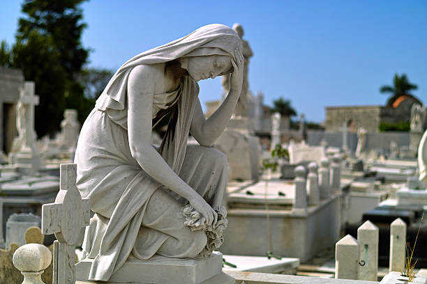 Two angels praying at the cemetery