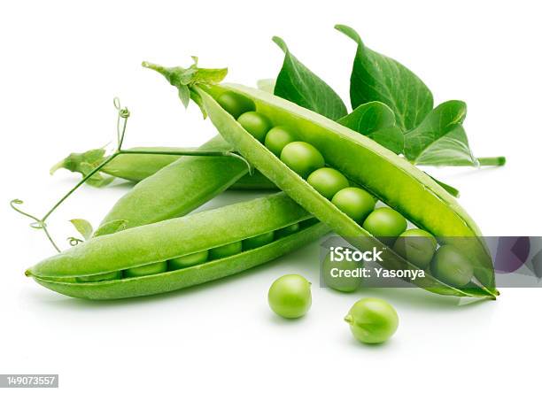 新鮮なフルーツグリーンリーフエンドウ豆 - エンドウ豆のストックフォトや画像を多数ご用意 - エンドウ豆, カットアウト, オーガニック