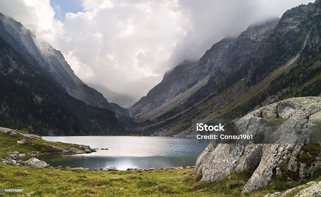 Lago de Gaube - Foto de stock de Francia libre de derechos