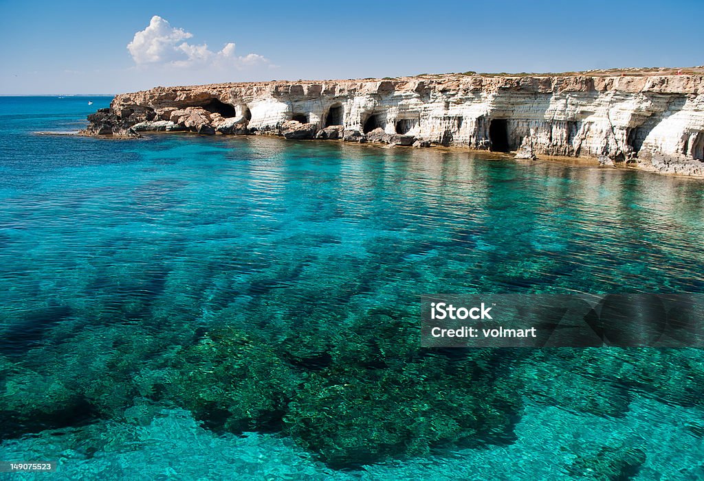 Grotte di mare vicino a capo Greko - Foto stock royalty-free di Repubblica di Cipro
