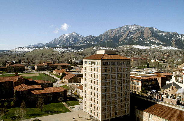 cu boulder 캡퍼스 - flatirons colorado boulder mountain range 뉴스 사진 이미지