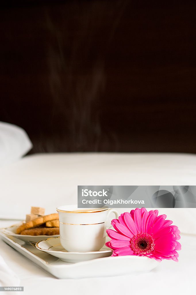 Prima colazione a letto - Foto stock royalty-free di Ambientazione interna