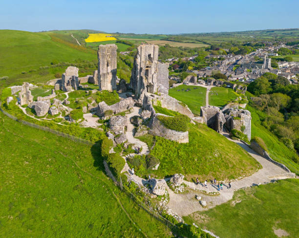 コーフ城、ドーセット、イギリス。 - corfe castle ストックフォトと画像