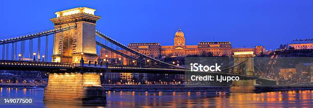 Die Kettenbrücke Bei Nacht In Budapest Stockfoto und mehr Bilder von Abenddämmerung - Abenddämmerung, Architektur, Aussicht genießen