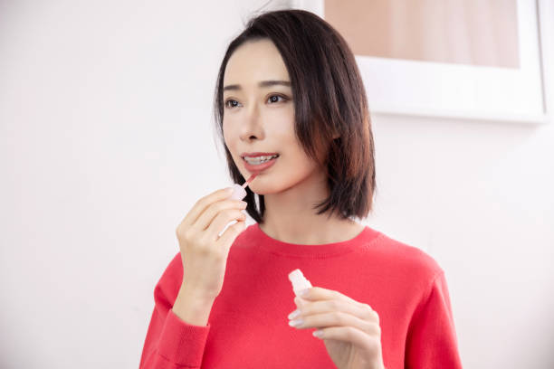 istock Young Asian woman live streaming to teaching make up online 1490782505