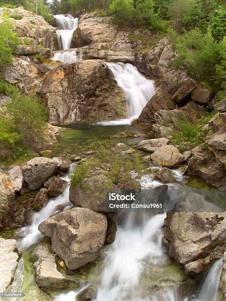 cascada - Foto de stock de Agua descendente libre de derechos