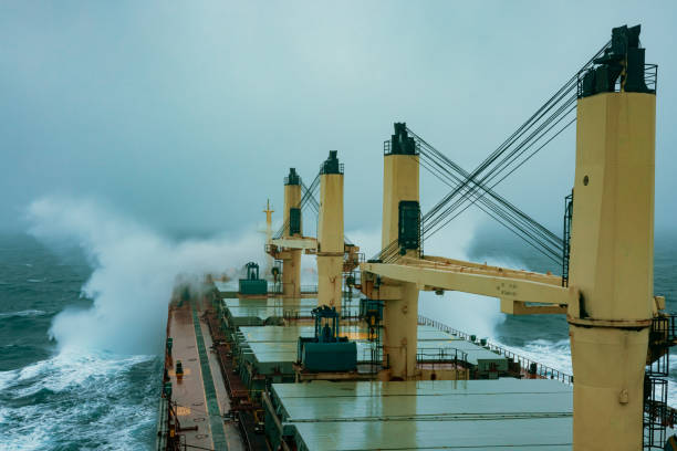 Giant cargo ship colliding with waves Hard moments of giant cargo ship, cargo ship caught in storm kompozisyon stock pictures, royalty-free photos & images