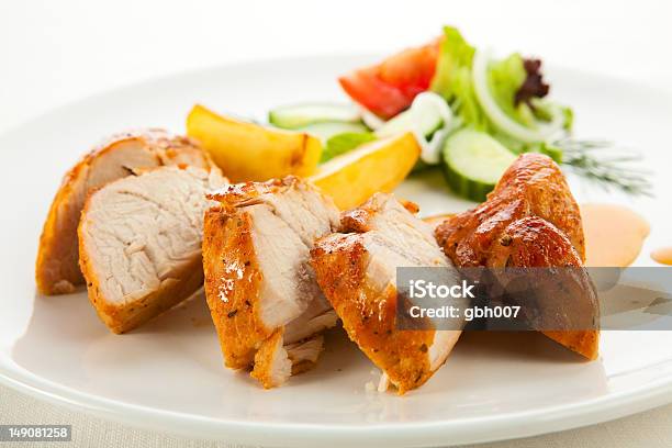Pollo Alla Griglia Di Carne E Verdure - Fotografie stock e altre immagini di Alimentazione sana - Alimentazione sana, Alla griglia, Antipasto