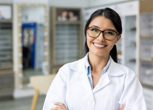 istock Happy ophthalmologist working at an eyeglasses shop 1490813104