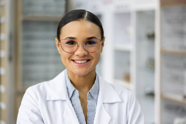 istock Happy ophthalmologist working at an eyeglasses store 1490813870