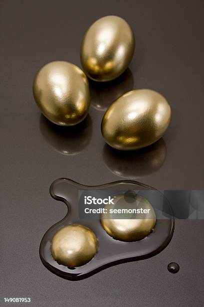 Ovos De Ouro - Fotografias de stock e mais imagens de Abstrato - Abstrato, Aerografia, Alimentação Saudável