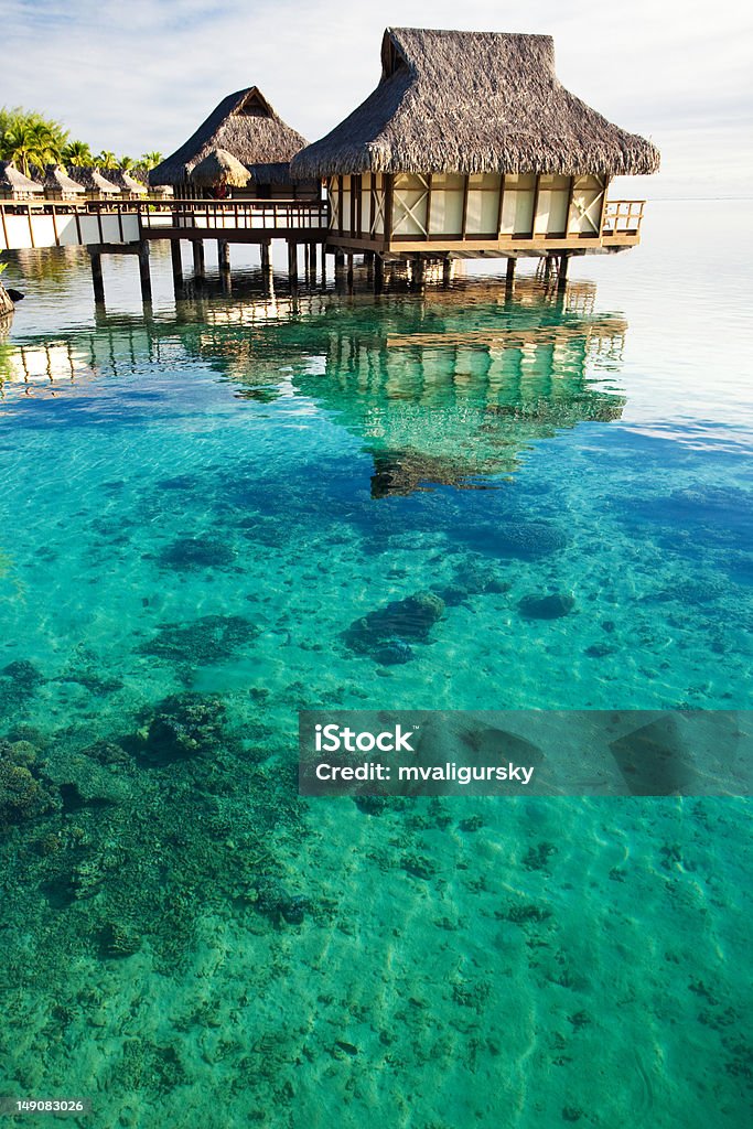 水上バンガローと素晴らしいコーラルのラグーン - インド洋のロイヤリティフリーストックフォト
