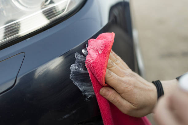 istock Handcraft manual polishing paste cleaning car with microfiber cloth detailing valet vehicle paint lacquer 1490833174