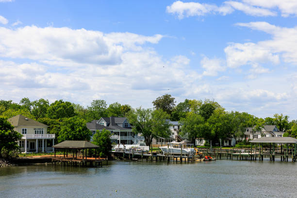 istock River Pier and riverside houses. Hampton river townscape and blue sky view. Hampton, VA 1490837311
