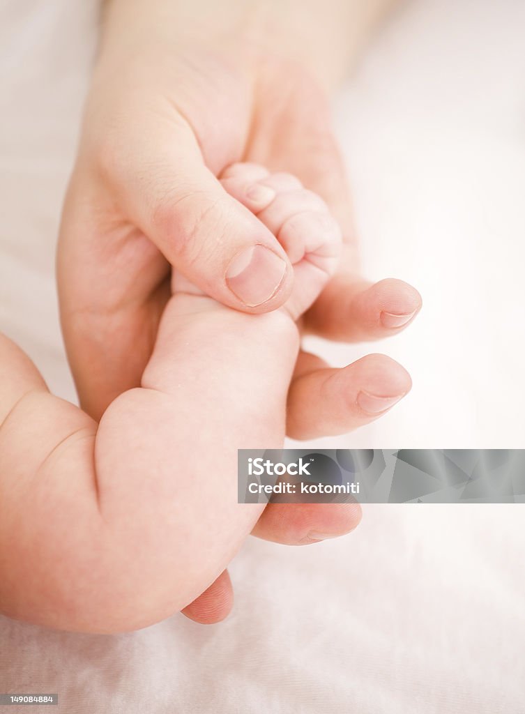 Sensibilidad y cuidado de los padres de niños - Foto de stock de Adulto libre de derechos