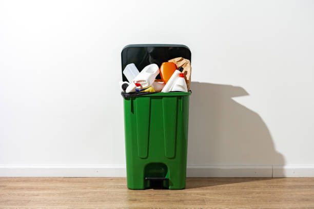 istock Green plastic trash can full of garbage indoors 1490872367