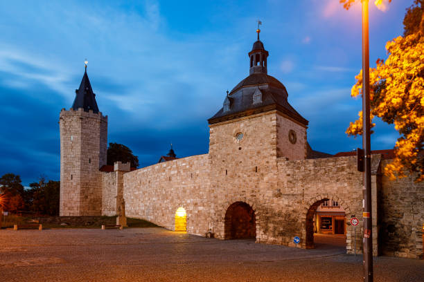 le mura della città di muehlhausen in turingia - mühlhausen foto e immagini stock