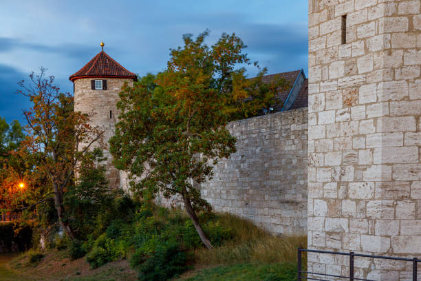 le mura della città di muehlhausen in turingia - mühlhausen foto e immagini stock