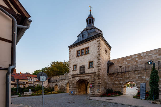 le mura della città di muehlhausen in turingia - mühlhausen foto e immagini stock