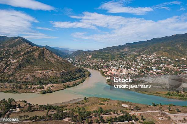 Panorana Di Mtskheta Georgia - Fotografie stock e altre immagini di Fiume - Fiume, Unire, Ambientazione esterna