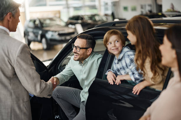 istock Congratulations on buying family car! 1490918218